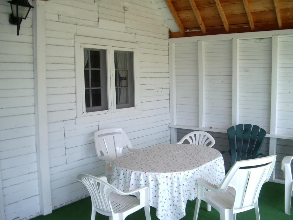 Birch Cliff Lodge On Baptiste Lake Highland Grove Rom bilde