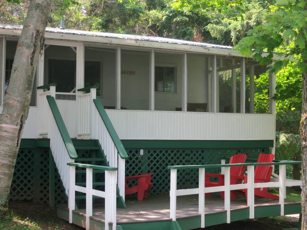 Birch Cliff Lodge On Baptiste Lake Highland Grove Rom bilde